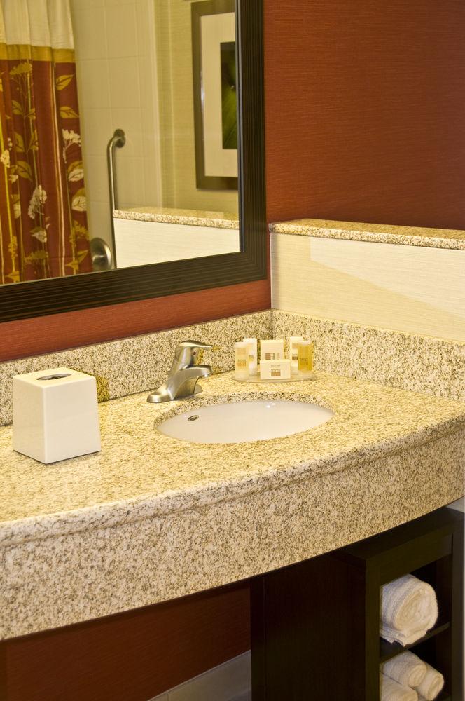 מלון Courtyard By Marriott אוונסבורו מראה חיצוני תמונה