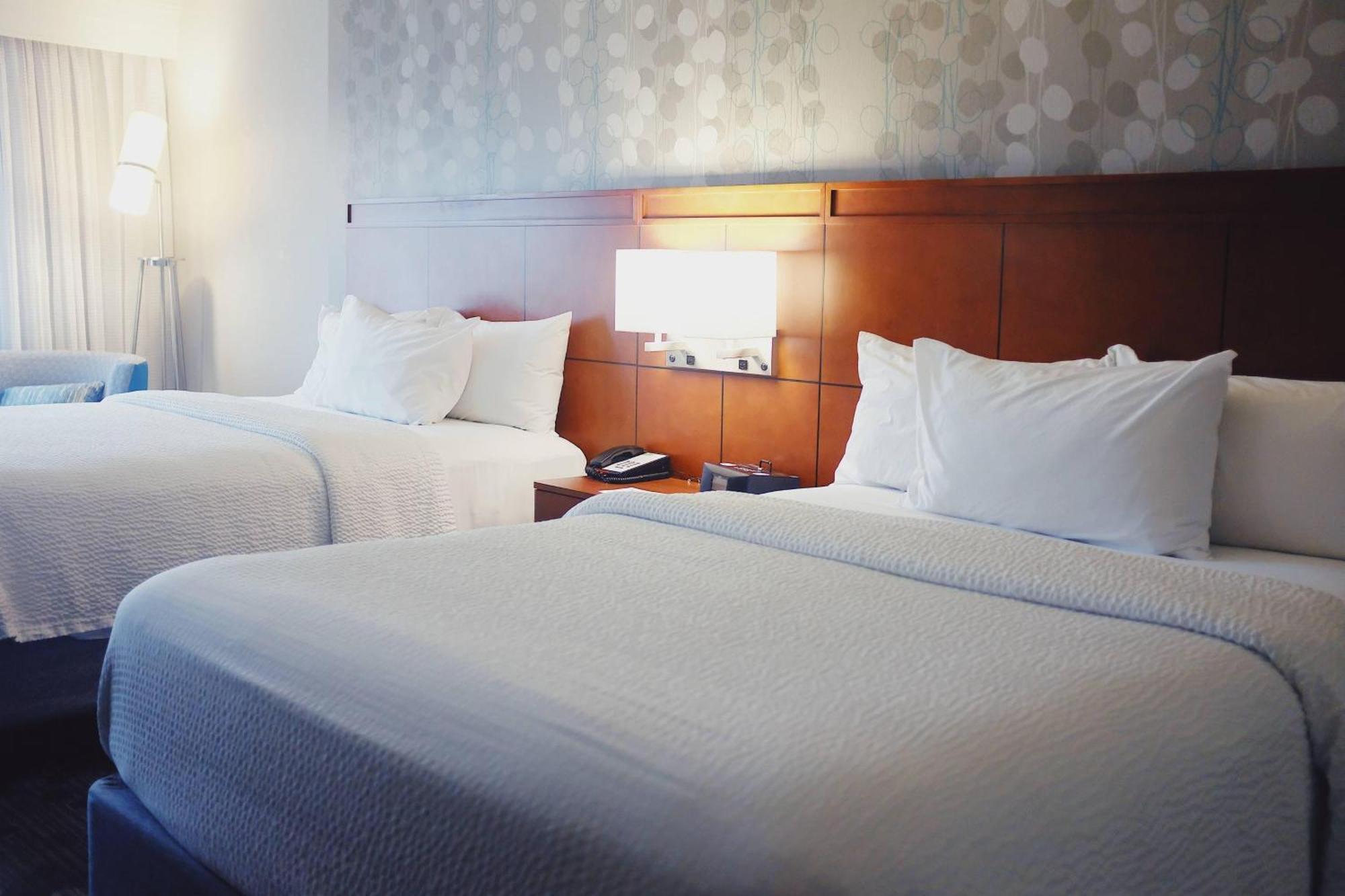 מלון Courtyard By Marriott אוונסבורו מראה חיצוני תמונה